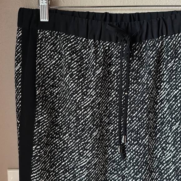 VINCE CAMUTO Black and White Drawstring Pants - Picture 5 of 8